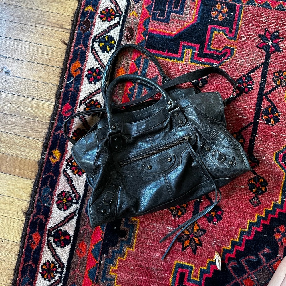 BLACK BALENCIAGA CITY BAG